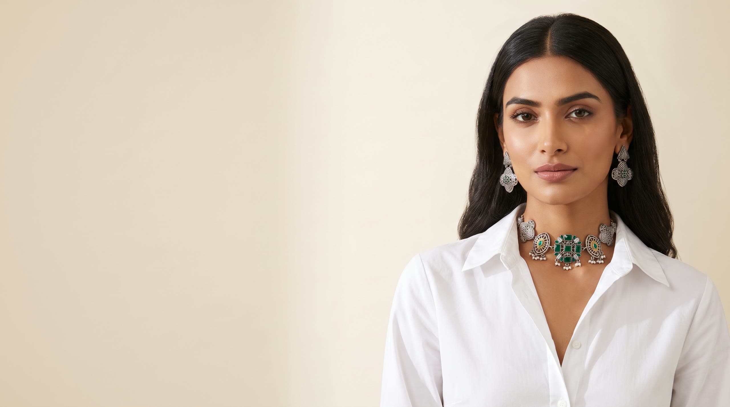 The Verdant Adorn emerald and CZ choker in oxidised silver